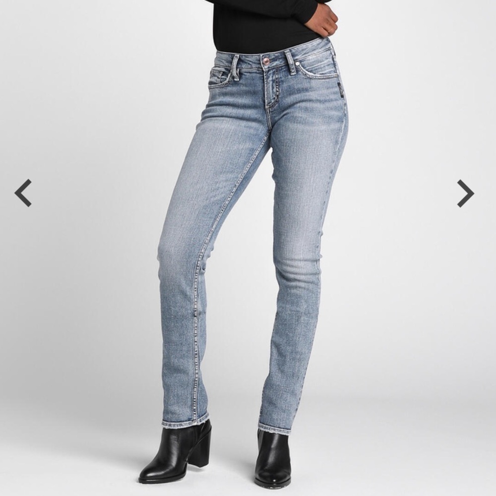 Flattering, curve-enhancing denim from Silver Jeans Co 🤍
